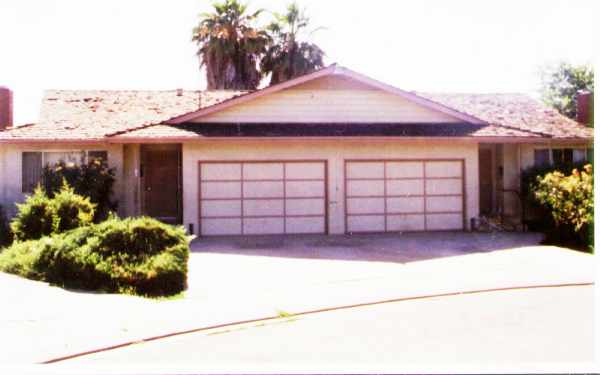 2205-2207 San Blas Ct in Modesto, CA - Foto de edificio