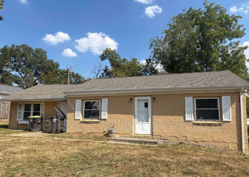 5137 Tyrone Rd in Fort Wayne, IN - Foto de edificio