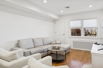 1197 E Broadway in Hewlett, NY - Building Photo - Building Photo