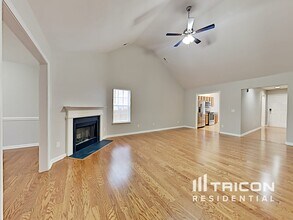 7610 Hidden Creek Dr in Charlotte, NC - Building Photo - Building Photo
