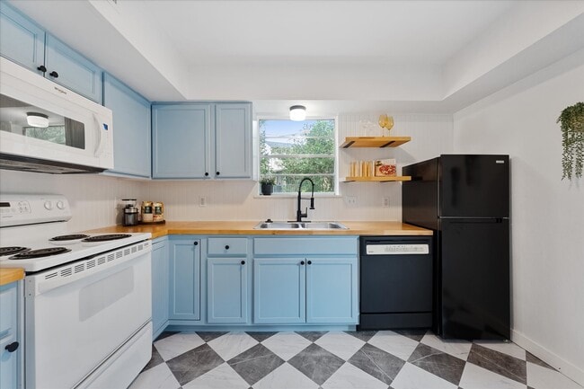 property at 3004 Glen Ct