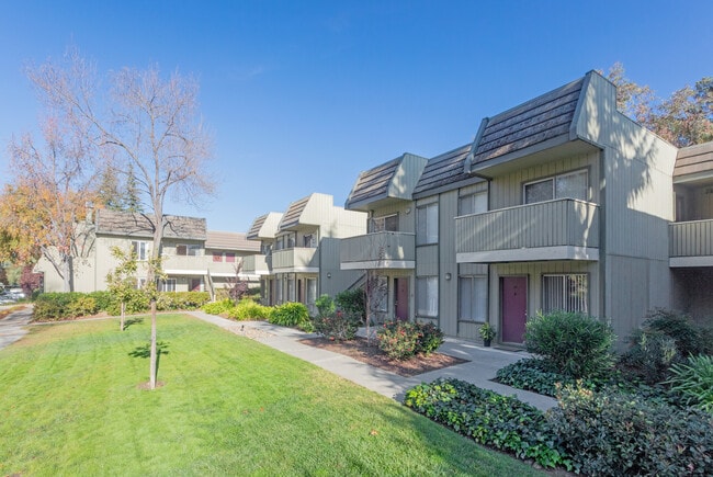 Lincoln Glen Apartments in Sunnyvale, CA - Foto de edificio - Building Photo