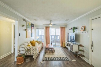 1304 Summit St, Unit 107 in Austin, TX - Building Photo - Building Photo