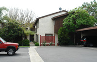 2448 Elden Ave in Costa Mesa, CA - Foto de edificio - Building Photo