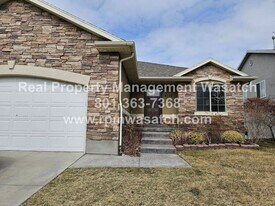 4120 Juniper Hills Dr in South Jordan, UT - Building Photo
