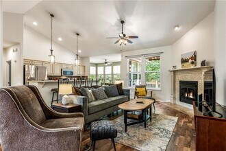 12 Williamsburg Ln E in Bella Vista, AR - Building Photo - Building Photo