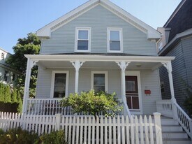 39 E Bowery St in Newport, RI - Building Photo