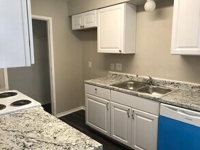 514 McQueary St in Arlington, TX - Building Photo - Building Photo