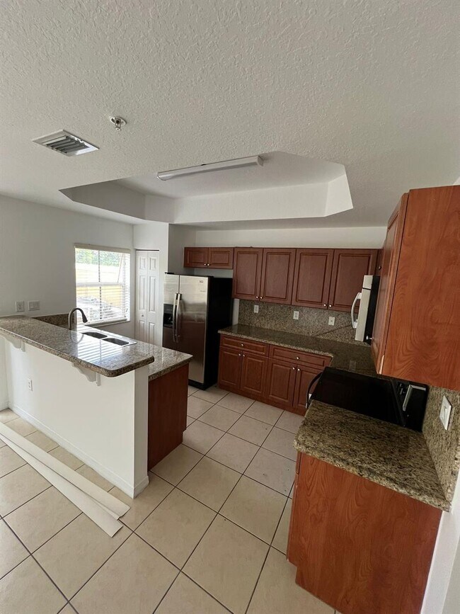 1005 SW 143rd Ave, Unit 1407 in Pembroke Pines, FL - Building Photo - Building Photo