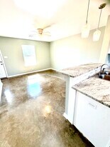 1603 Dehart, Unit Unit B in New Iberia, LA - Building Photo