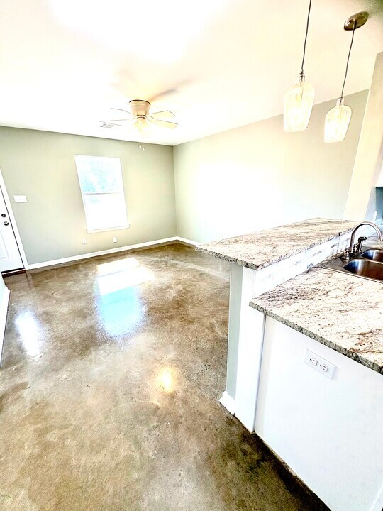 1603 Dehart, Unit Unit B in New Iberia, LA - Building Photo