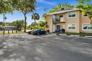 1701 NW 96th Terrace in Pembroke Pines, FL - Building Photo