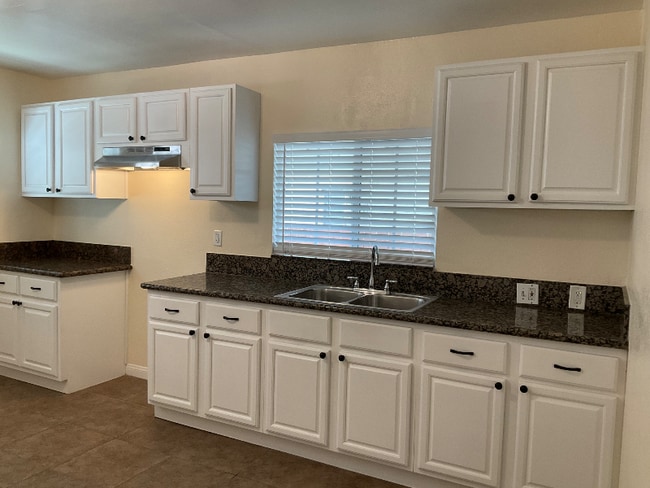 1118 Clela Ave in Los Angeles, CA - Building Photo - Building Photo