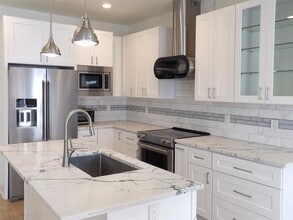 2318 Stutz Dr in Dallas, TX - Building Photo - Building Photo