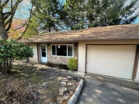 18715 NW Shadow Ln in Portland, OR - Building Photo