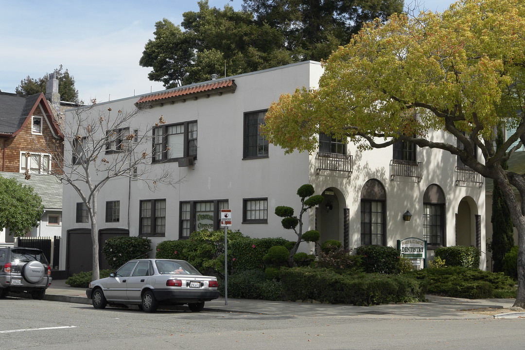 1821 Santa Clara Ave in Alameda, CA - Building Photo