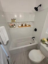 8402 Larson Ave, Unit 3 in Garden Grove, CA - Foto de edificio - Building Photo