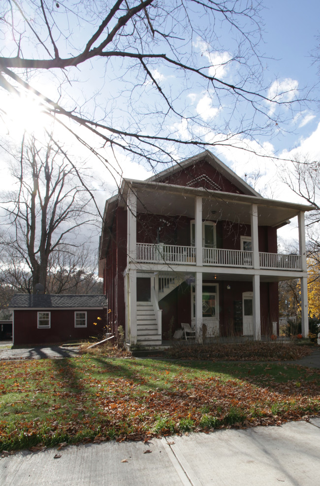 16 School St in Chatham, NY - Building Photo - Building Photo