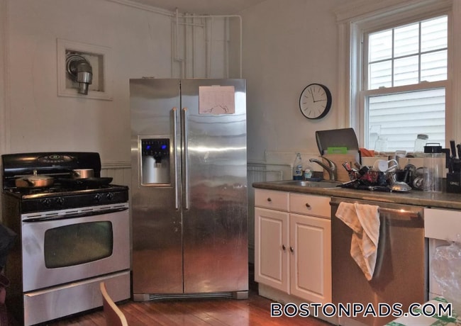 229 Harvard St, Unit 2 in Cambridge, MA - Building Photo - Building Photo