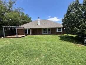 826 Woodward Ave in Moore, OK - Foto de edificio - Building Photo