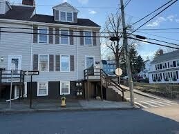 33 Pleasant St in Plymouth, MA - Building Photo