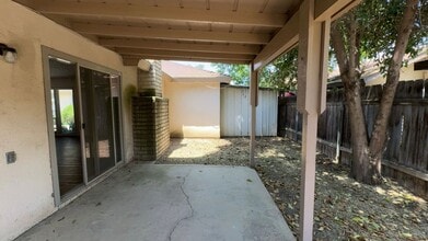 1945 E Vassar Dr in Visalia, CA - Building Photo - Building Photo