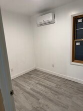 36 Catskill Ave in Kingston, NY - Foto de edificio - Building Photo