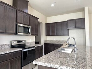 198 Geringer St in Manteca, CA - Building Photo - Building Photo