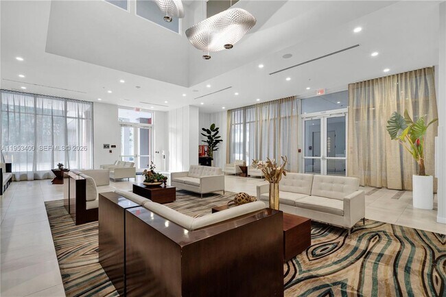 7751 NW 107th Ave in Doral, FL - Foto de edificio - Building Photo