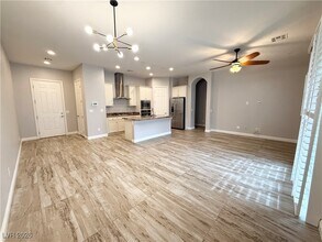 81 Einstein Ridge Way in Las Vegas, NV - Building Photo - Building Photo