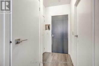 98-498 Lillian St in Toronto, ON - Building Photo - Building Photo