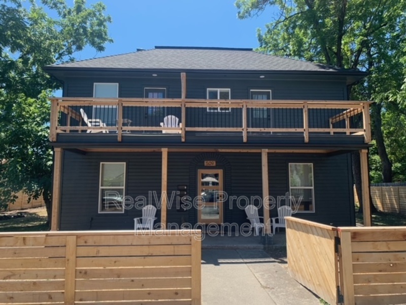 509 NW C St in Grants Pass, OR - Foto de edificio