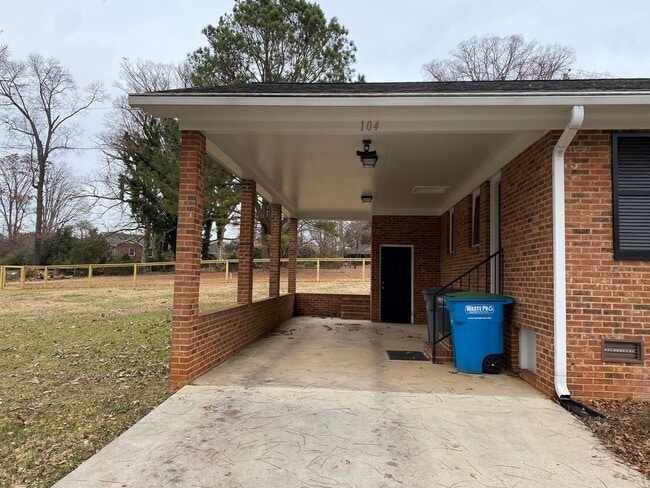 104 Secrest Ave in Belmont, NC - Building Photo - Building Photo