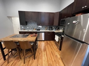 1929 W Montrose Ave, Unit 1S in Chicago, IL - Building Photo - Building Photo