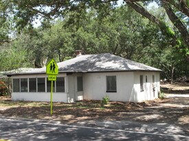 1318 Sunset Point Rd in Clearwater, FL - Building Photo