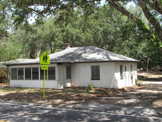 property at 1318 Sunset Point Rd