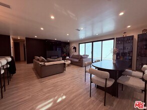 16047 Bryant St in Los Angeles, CA - Building Photo - Building Photo