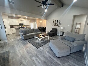 402 Cowboy Ln in Wolfforth, TX - Building Photo - Building Photo
