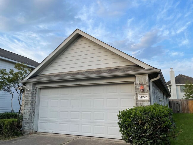 property at 14223 Bishop Bend Ln