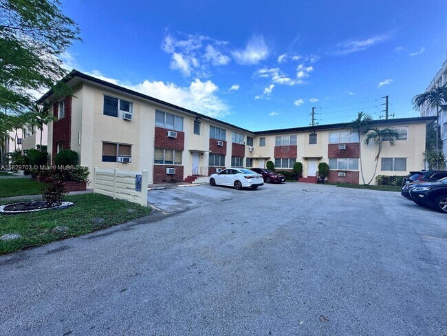 215 Zamora Ave