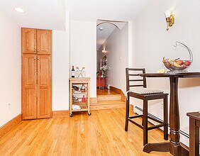 88 Myrtle St, Unit A in Boston, MA - Building Photo - Building Photo