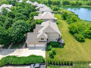 552 Waters Edge Dr in South Elgin, IL - Building Photo - Building Photo