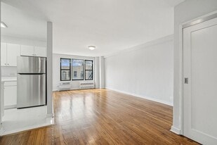 2400 Webb Ave in Bronx, NY - Building Photo