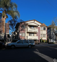 251 W Verdugo Ave in Burbank, CA - Foto de edificio - Building Photo