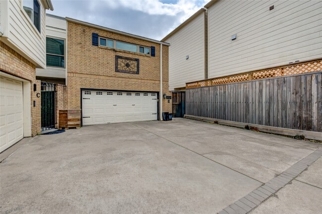 2527 Potomac Dr in Houston, TX - Building Photo - Building Photo