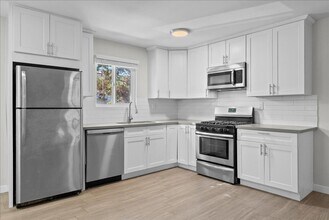 631 E Elk Ave in Glendale, CA - Building Photo - Building Photo