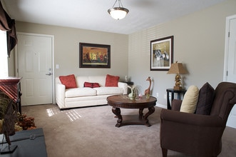 Kensington Village in Winston-Salem, NC - Foto de edificio - Building Photo