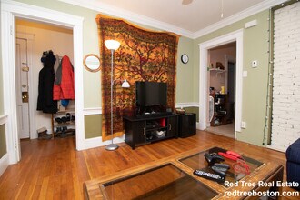 14 Lourdes Ave, Unit 2 in Boston, MA - Foto de edificio - Building Photo
