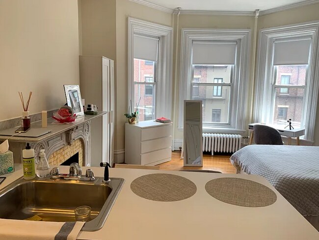 307 Beacon St, Unit 4 in Boston, MA - Building Photo - Building Photo