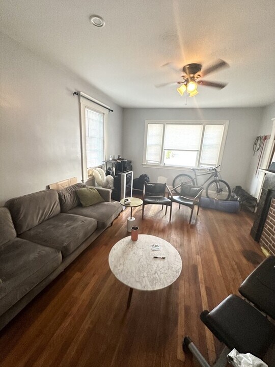 24 Roselin Ave, Unit 1 in Quincy, MA - Building Photo